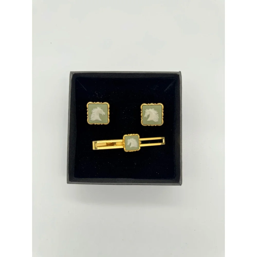 Vintage Wedgwood jade Green Jasper Cufflinks & tie‎ clip set horse head